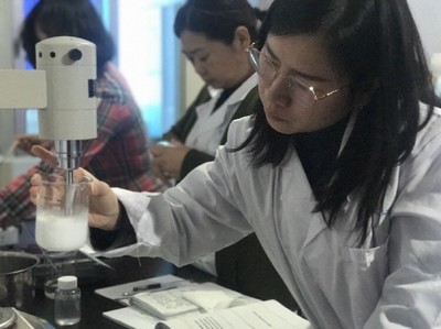 護膚品的做法哪里學化妝品配方師培訓考證怎么報名