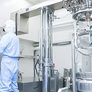 工場案內 | 化妝品OEM企畫制造 株式會社 実正 : 化妝品醫(yī)薬部外品のOEMなら、株式會社実正にお任せください。「オリジナルな化妝品を作りたい」というお客樣の熱いお気持ちにお応えできる會社です。化妝品醫(yī)薬部外品を単に受托制造(OEM)するだけでなく、企畫開発(ODM)から量產制造までを手がけています。
